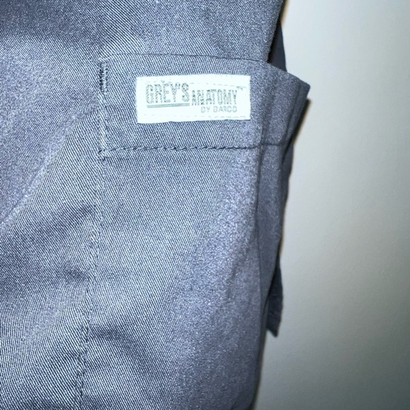 Grey’s Anatomy scrubs top size medium - Picture 4 of 6